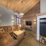 With Shared Swimming Pool Chalet Neukirchen am Großvenediger