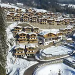 Chalet With Shared Swimming Pool Neukirchen am Großvenediger