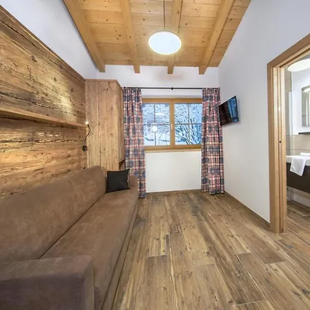 샬레 With Shared Swimming Pool