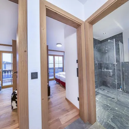 Chalet With Shared Swimming Pool Neukirchen am Großvenediger