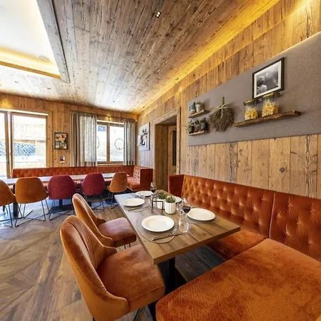 샬레 With Shared Swimming Pool *