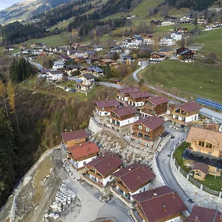 With Shared Swimming Pool Domek alpejski