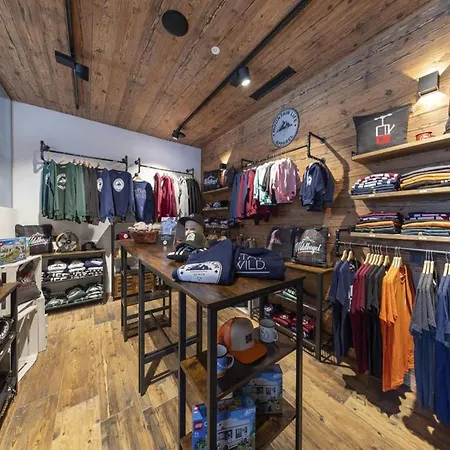 With Shared Swimming Pool 샬레