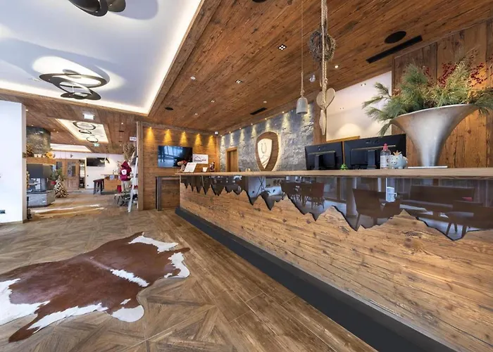 With Shared Swimming Pool בקתה