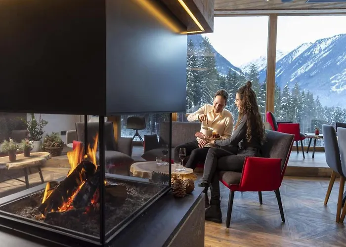 With Shared Swimming Pool *