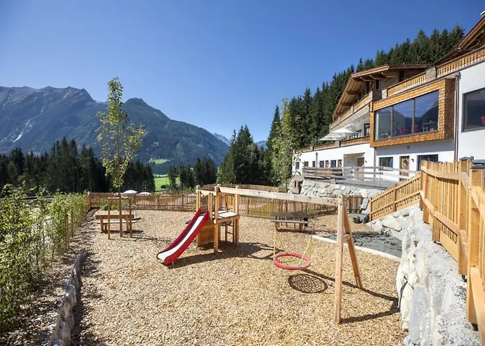 With Shared Swimming Pool Domek alpejski *