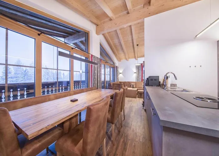 With Shared Swimming Pool בקתה Neukirchen am Großvenediger