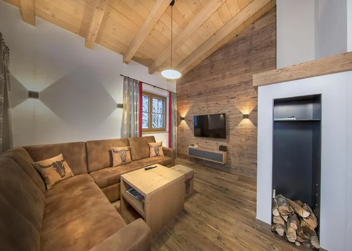 With Shared Swimming Pool בקתה Neukirchen am Großvenediger