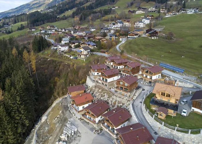 With Shared Swimming Pool Domek alpejski
