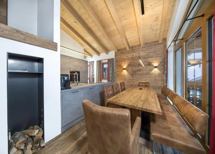 With Shared Swimming Pool בקתה Neukirchen am Großvenediger