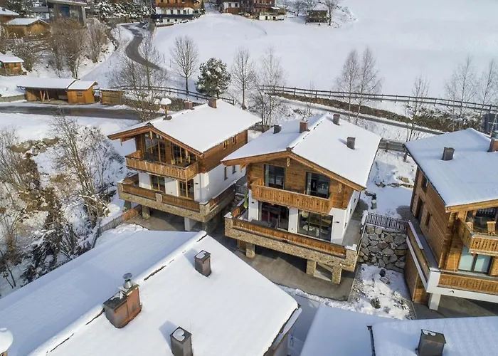 With Shared Swimming Pool בקתה Neukirchen am Großvenediger